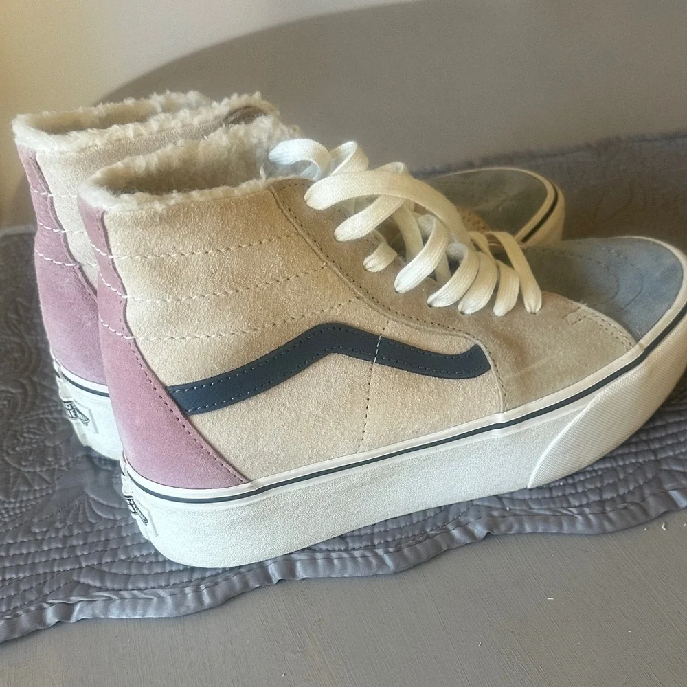 Vans High-Top Sneakers with Shearling Lining - Picture 3 of 7